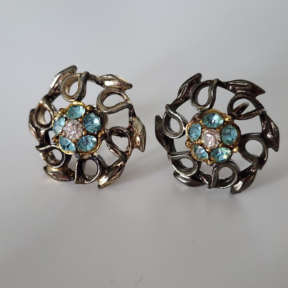 Vintage blue rhinestone earrings screw on backs‎
